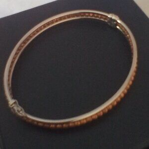 Hinged bangle bracelet
